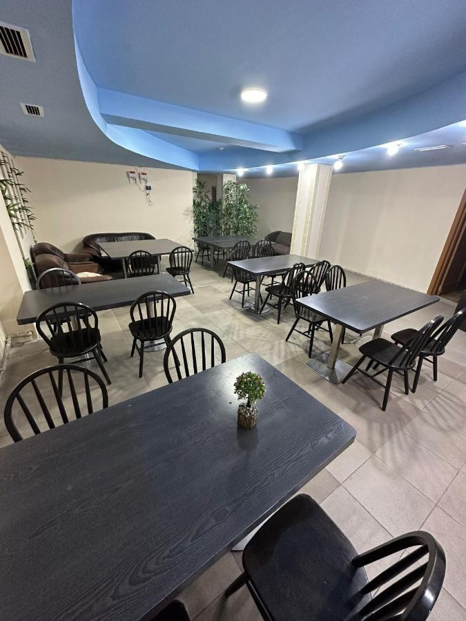 Fox Hostel Almatı Dış mekan fotoğraf