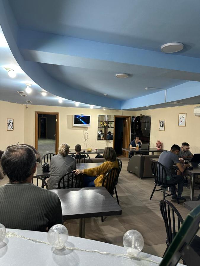 Fox Hostel Almatı Dış mekan fotoğraf